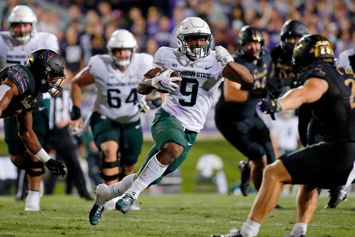 Kenneth Walker III Michigan State vs Northwestern 2021 USATSI_16682842